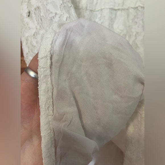 Stylestalker Beautiful Lace Long Sleeved Romper - Partially Sheer - Picture 3 of 7